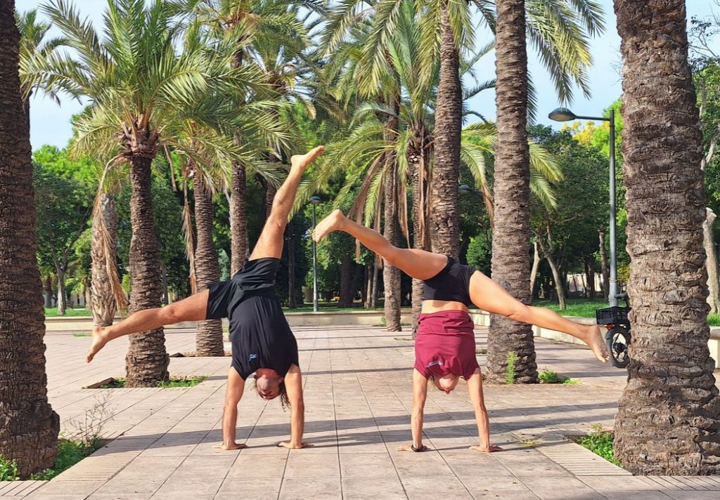 Agnese y Stefano handstand flags